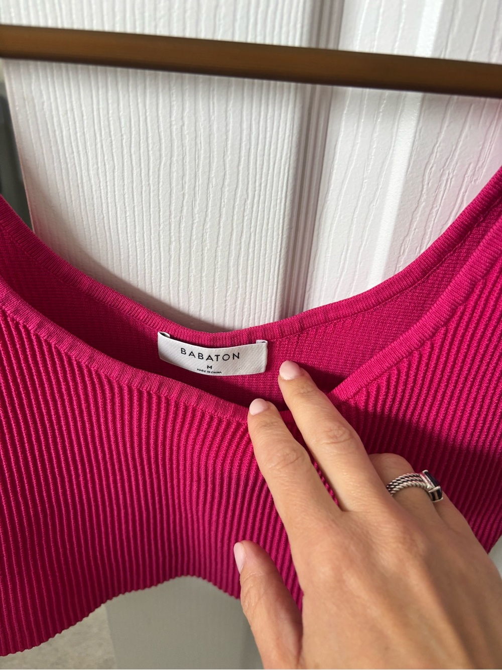 Babaton Ribbed Crop Tank Top in Fuchsia - Picture 2 of 2